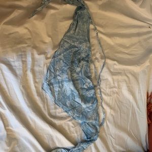 Wild fable size small, blue cropped tie around bandanna top